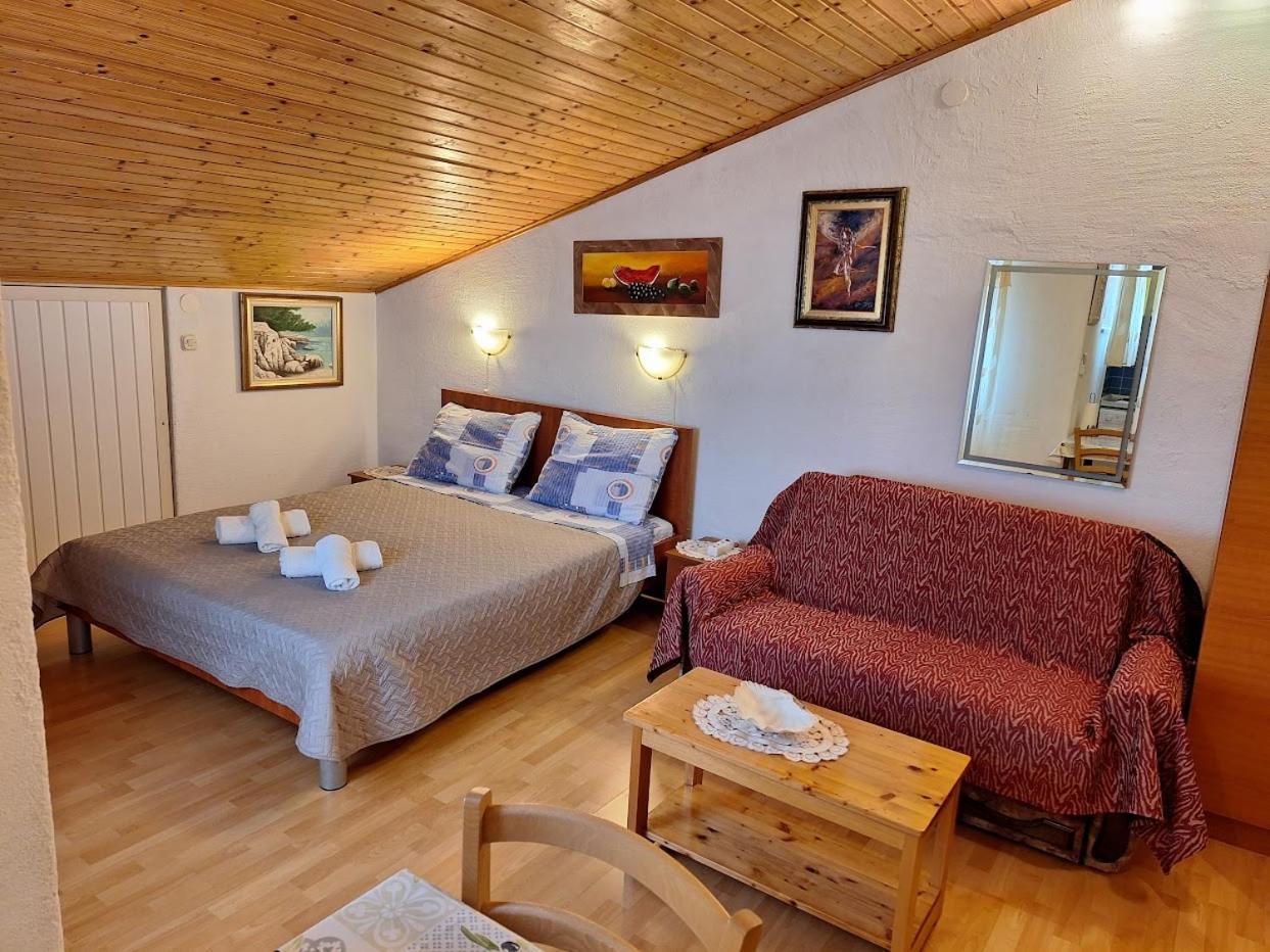 Apartments Alex โรวีน ภายนอก รูปภาพ